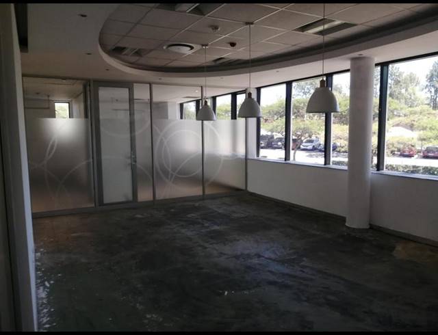 BUSINESS PROPERTY TO RENT IN WOODMEAD